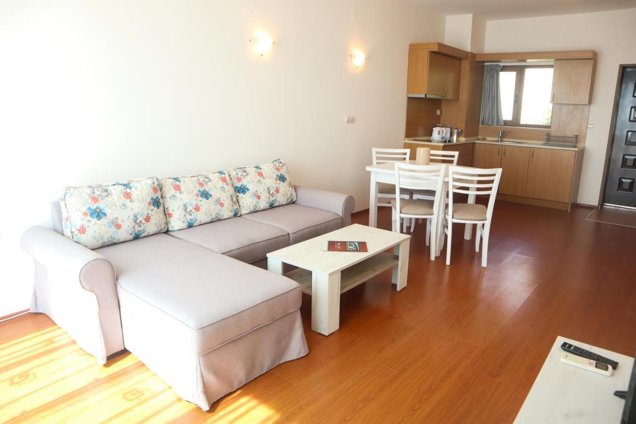 קברנה White Coast Beach Apartments מראה חיצוני תמונה