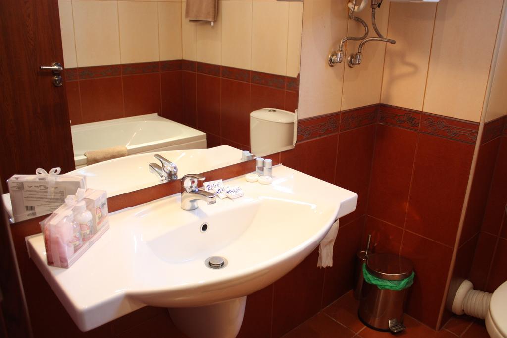 קברנה White Coast Beach Apartments מראה חיצוני תמונה